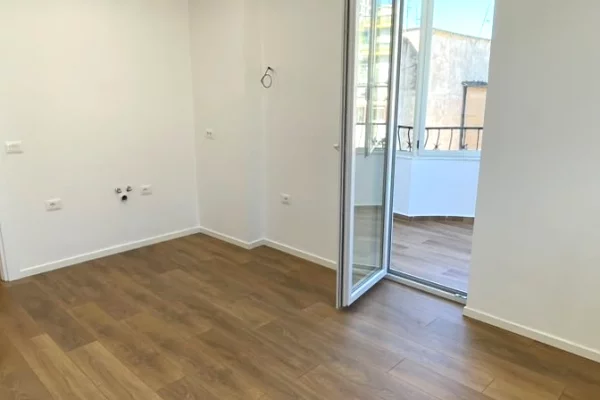 Appartamento in vendita a Tirana 1+1, Vuoto
