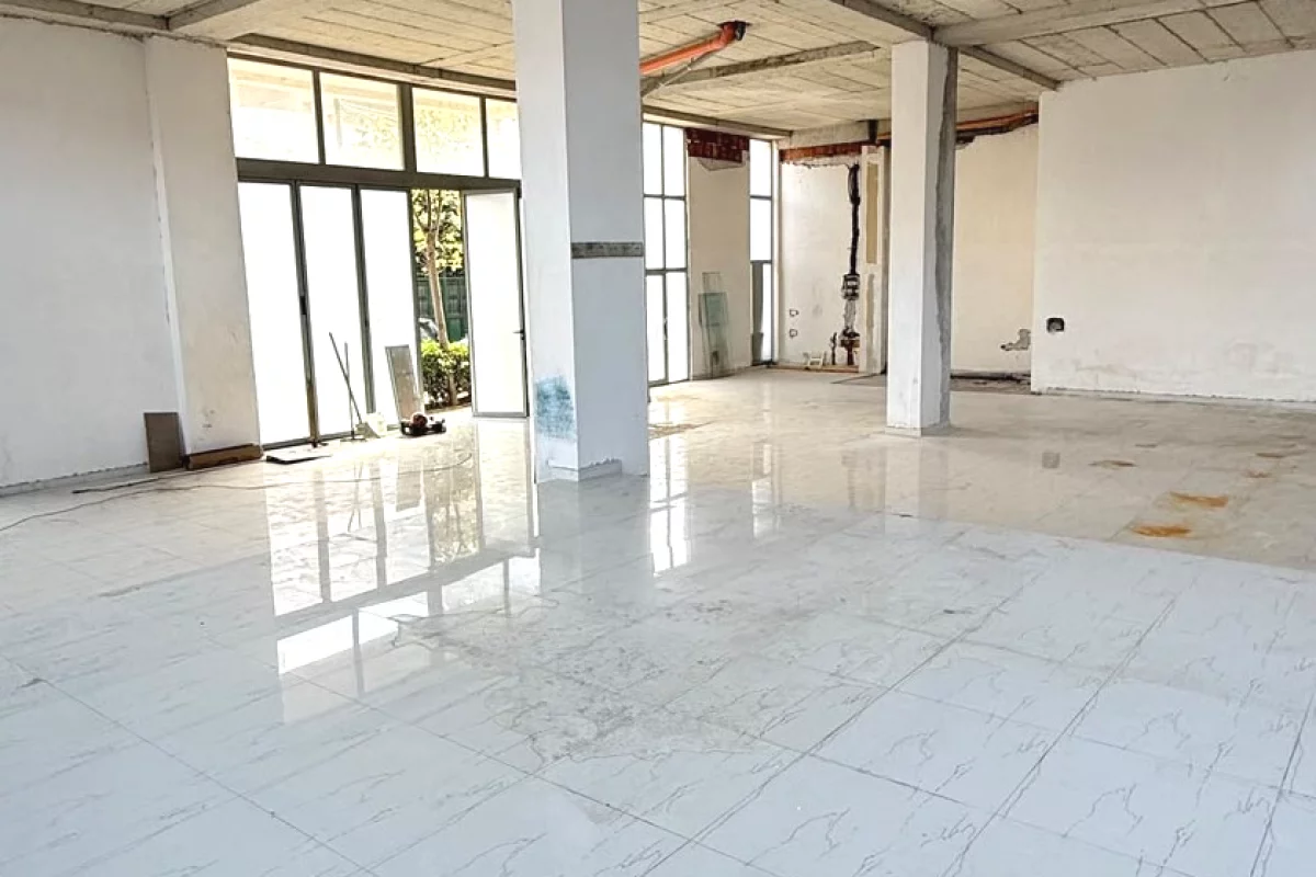 🏢 SHITET AMBIENT KOMERCIAL | PRANE LAKE VIEW, LIQENI