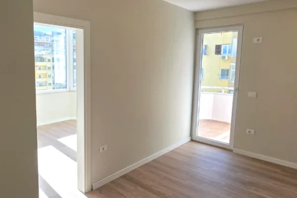 Shtepi ne shitje Apartament ne Tirane, 1+1, Mobilimi Pjeserisht e mobiluar, Pagesa 16,400,000  Leke.