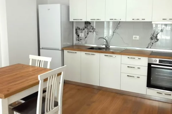 Shtepi me qera 2+1 ne Tirane - 75,000 Leke