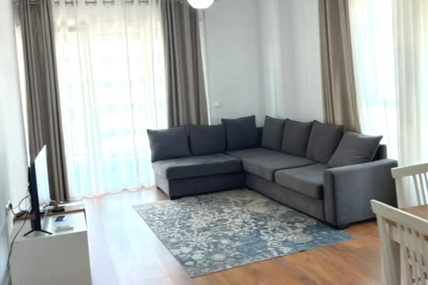 Shtepi me qera Apartament ne Tirane, 2+1, Mobilimi E mobiluar, Pagesa 75,000  Leke.