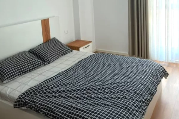 Shtepi me qera Apartament ne Tirane, 2+1, Mobilimi E mobiluar, Pagesa 75,000  Leke.