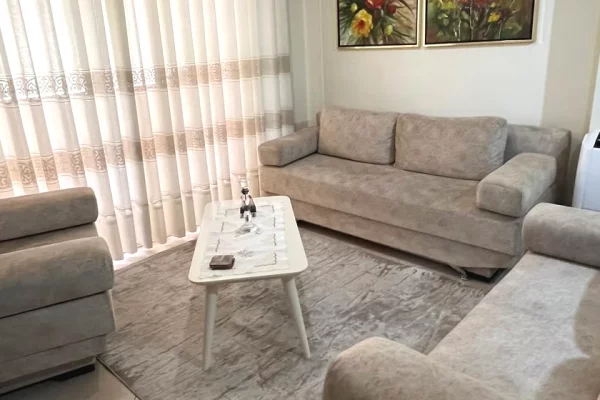 Shtepi me qera 2+1 ne Tirane - 70,000 Leke