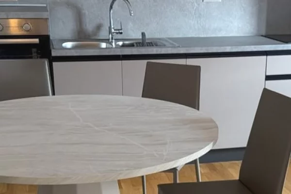 Shtepi me qera Apartament ne Tirane, 2+1, Mobilimi E mobiluar, Pagesa 80,000  Leke.