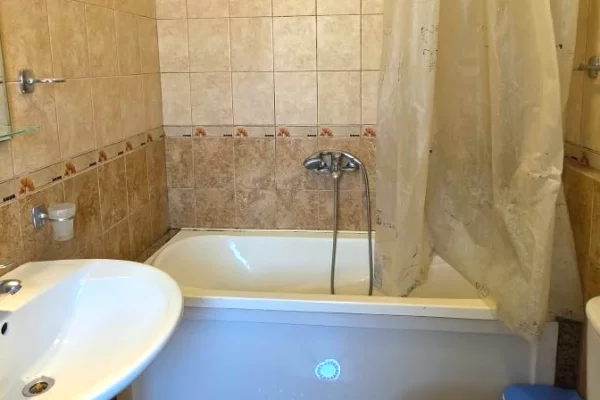 Shtepi me qera Apartament ne Tirane, 2+1, Mobilimi E mobiluar, Pagesa 47,000  Leke.