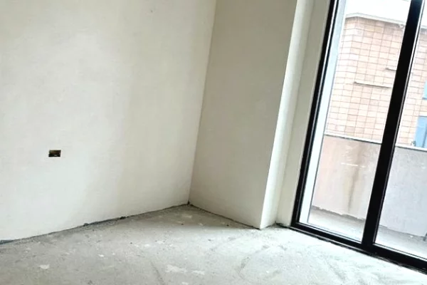 Appartamento in vendita a Tirana 3+1, Vuoto