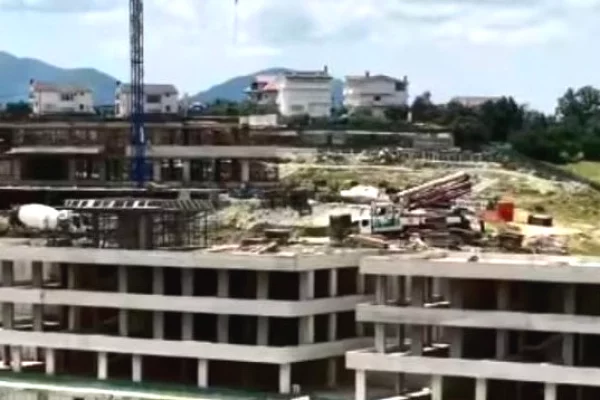 Appartamento in vendita a Tirana 2+1, Vuoto