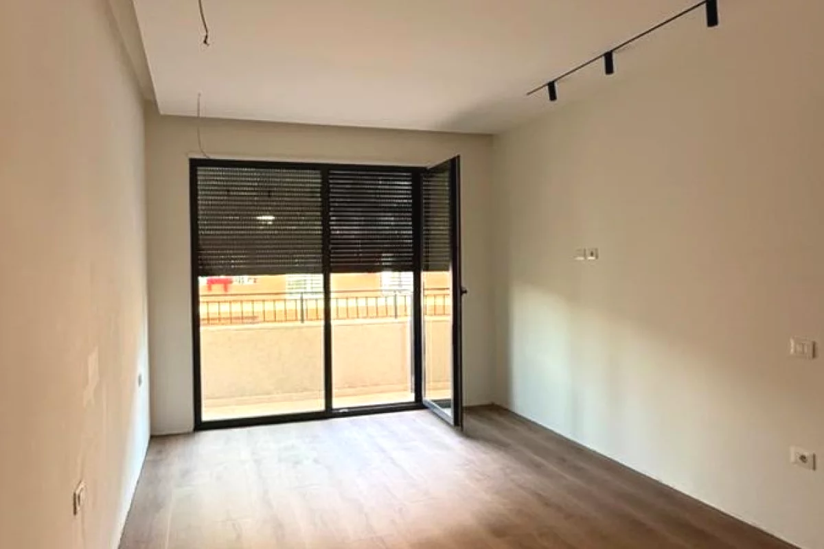 Shtepi ne shitje Apartament ne Tirane, 2+1, Mobilimi Bosh, pa mobiluar, Pagesa 330,000  Euro.