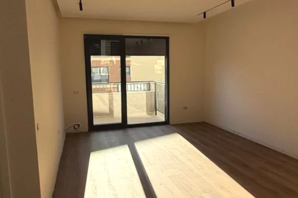 Shtepi ne shitje Apartament ne Tirane, 2+1, Mobilimi Bosh, pa mobiluar, Pagesa 330,000  Euro.
