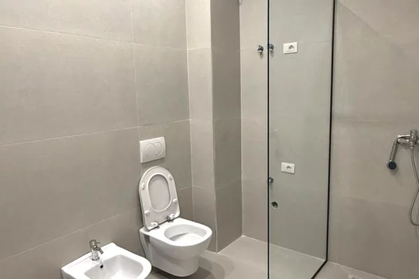 Shtepi ne shitje Apartament ne Tirane, 2+1, Mobilimi Bosh, pa mobiluar, Pagesa 330,000  Euro.