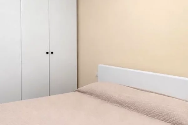 Shtepi ne shitje Apartament ne Tirane, Garsoniere, Mobilimi E mobiluar, Pagesa 79,000  Euro.