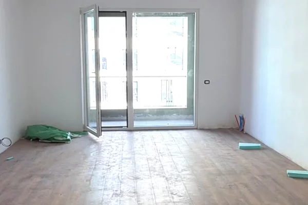 Shtepi ne shitje Apartament ne Tirane, 3+1, Mobilimi Bosh, pa mobiluar, Pagesa 223,500  Euro.