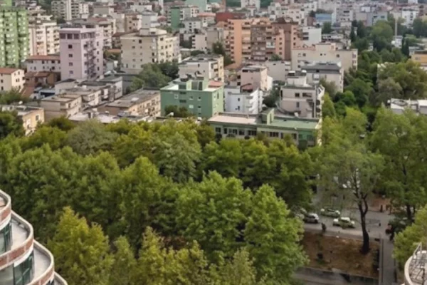 Shtepi ne shitje Apartament ne Tirane, 2+1, Mobilimi Bosh, pa mobiluar, Pagesa 432,300  Euro.