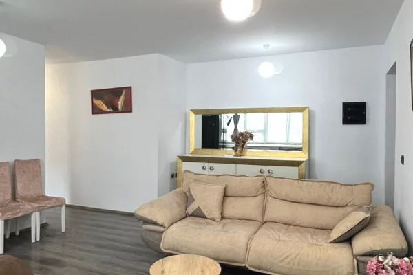 Shtepi ne shitje Apartament ne Tirane, 2+1, Mobilimi E mobiluar, Pagesa 179,000  Euro.
