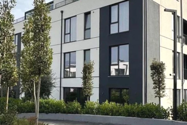 Shtepi ne shitje Apartament ne Tirane, 3+1, Mobilimi Bosh, pa mobiluar, Pagesa 562,000  Euro.