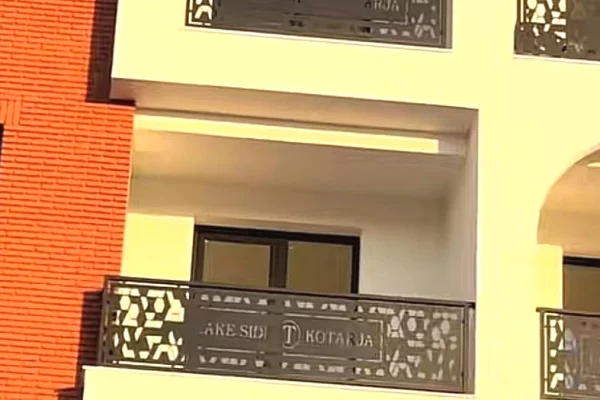 Shtepi ne shitje Apartament ne Tirane, 2+1, Mobilimi Bosh, pa mobiluar, Pagesa 9,700,000  Leke.