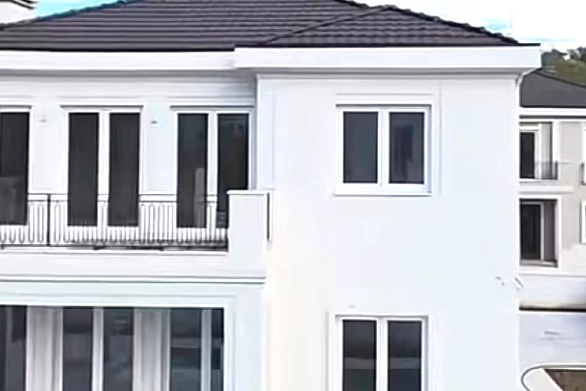 Shtepi ne shitje Vila Luksoze ne Tirane, 4+1, Mobilimi Bosh, pa mobiluar, Pagesa 1,300,000  Euro.