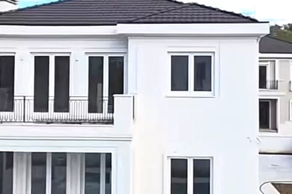 🏡 SHITET VILË ME PISHINË – ROLLING HILLS 2