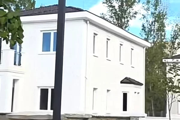 Shtepi ne shitje Vila Luksoze ne Tirane, 4+1, Mobilimi Bosh, pa mobiluar, Pagesa 1,300,000  Euro.