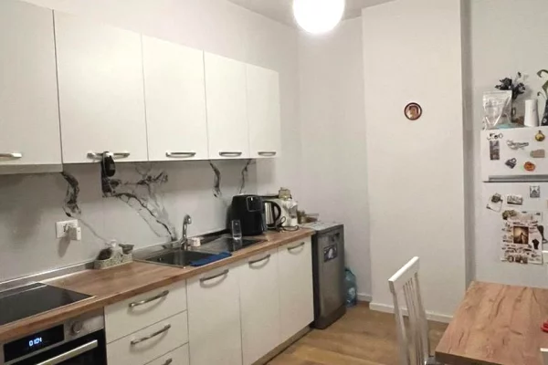 Shtepi me qera 2+1 ne Tirane - 75,000 Leke