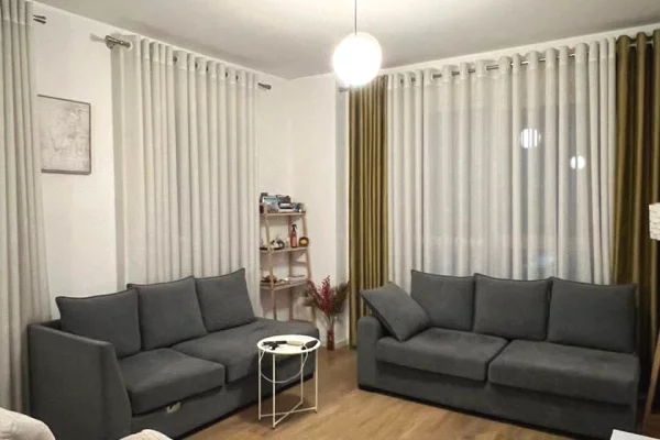 Shtepi me qera Apartament ne Tirane, 2+1, Mobilimi E mobiluar, Pagesa 75,000  Leke.