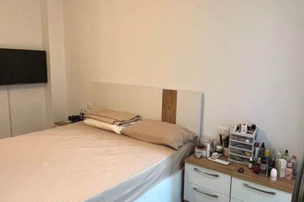 Shtepi me qera Apartament ne Tirane, 2+1, Mobilimi E mobiluar, Pagesa 75,000  Leke.