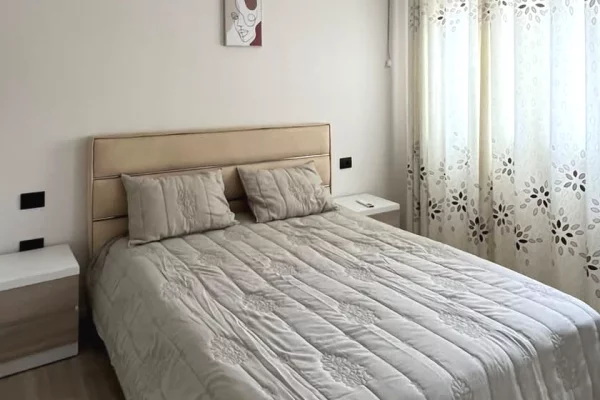 Shtepi me qera Apartament ne Tirane, 2+1, Mobilimi E mobiluar, Pagesa 95,000  Leke.