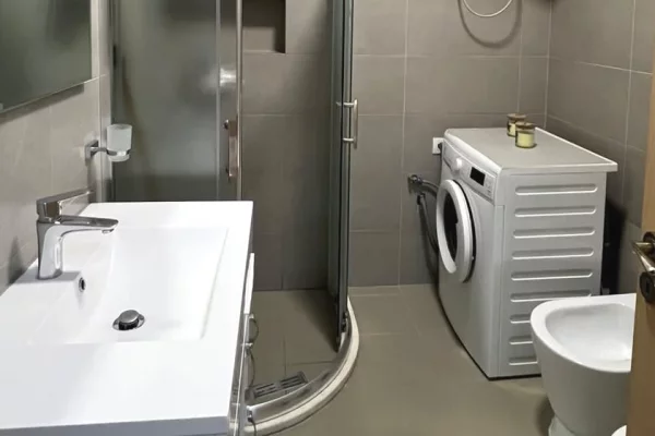 Shtepi me qera Apartament ne Tirane, 2+1, Mobilimi E mobiluar, Pagesa 95,000  Leke.