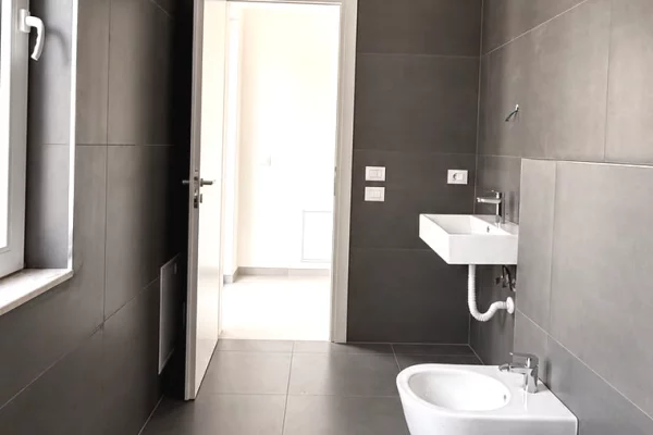Shtepi ne shitje Vila Luksoze ne Tirane, 5+1, Mobilimi Bosh, pa mobiluar, Pagesa 1,150,000  Euro.