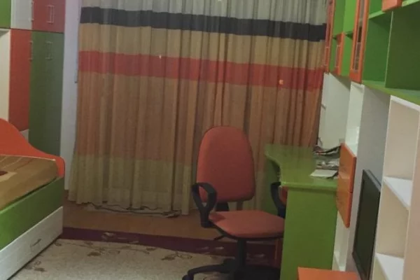 Shtepi ne shitje Apartament ne Tirane, 2+1, Mobilimi E mobiluar, Pagesa 331,500  Euro.