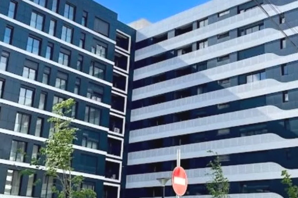 Shtepi ne shitje Apartament ne Tirane, 2+1, Mobilimi Bosh, pa mobiluar, Pagesa 220,000  Euro.