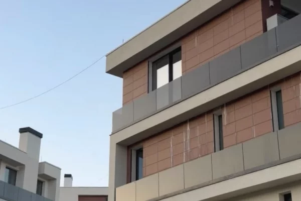 Shtepi ne shitje Apartament ne Tirane, 1+1, Mobilimi Bosh, pa mobiluar, Pagesa 225,000  Euro.