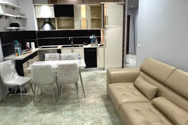 Shtepi me qera Apartament ne Tirane, 3+1, Mobilimi E mobiluar, Pagesa 55,000  Leke.