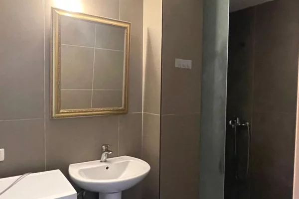 Shtepi me qera Apartament ne Tirane, 1+1, Mobilimi E mobiluar, Pagesa 45,000  Leke.
