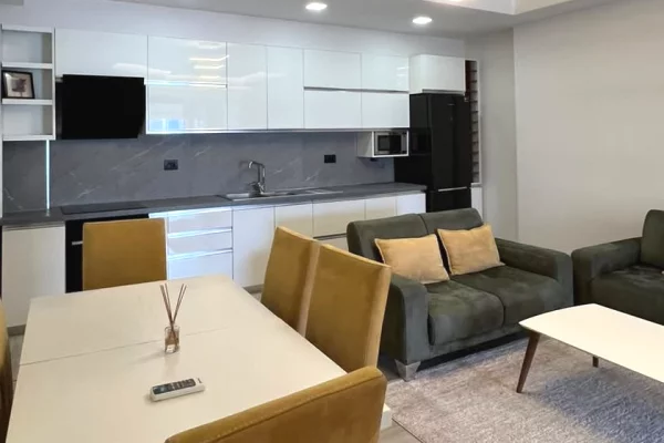 Shtepi me qera 2+1 ne Tirane - 95,000 Leke