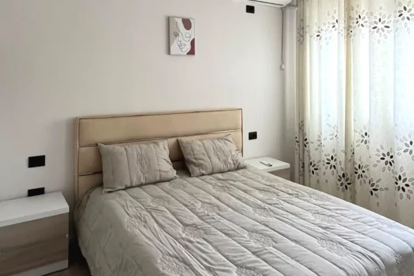 Shtepi me qera Apartament ne Tirane, 2+1, Mobilimi E mobiluar, Pagesa 95,000  Leke.