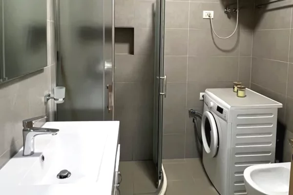 Shtepi me qera Apartament ne Tirane, 2+1, Mobilimi E mobiluar, Pagesa 95,000  Leke.