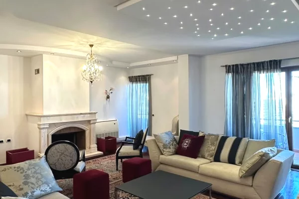 Shtepi me qera Apartament ne Tirane, 4+1, Mobilimi E mobiluar, Pagesa 350,000  Leke.