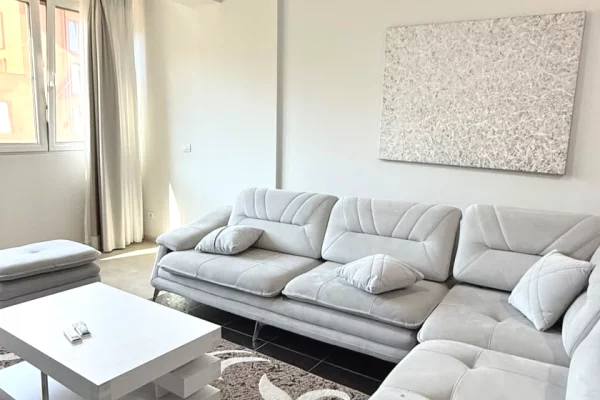 Shtepi me qera 3+1 ne Tirane - 1,000 Euro