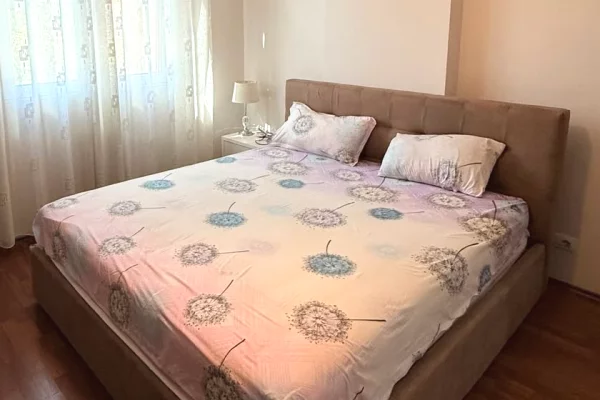 Shtepi me qera Apartament ne Tirane, 3+1, Mobilimi E mobiluar, Pagesa 1,000  Euro.