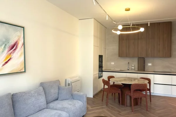 Shtepi me qera 2+1 ne Tirane - 170,000 Leke