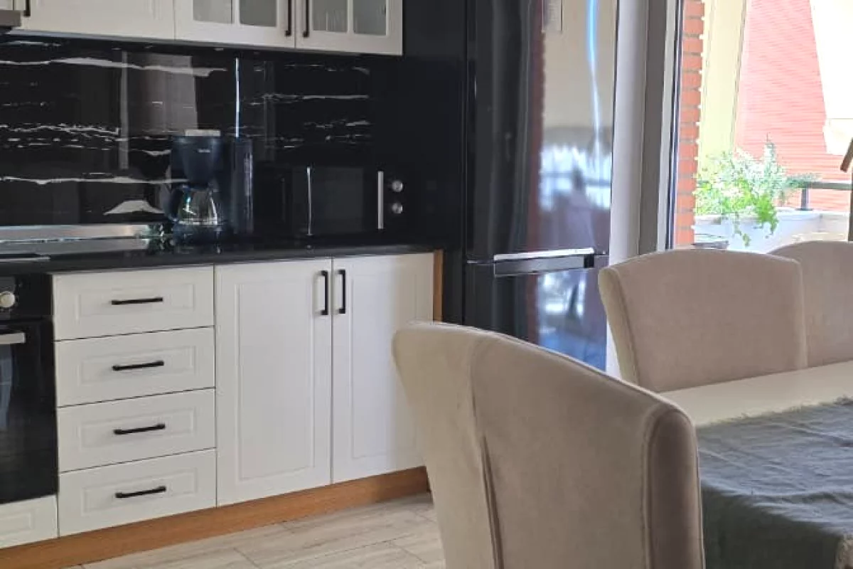 Shtepi me qera Apartament ne Tirane, 2+1, Mobilimi E mobiluar, Pagesa 1,200  Euro.
