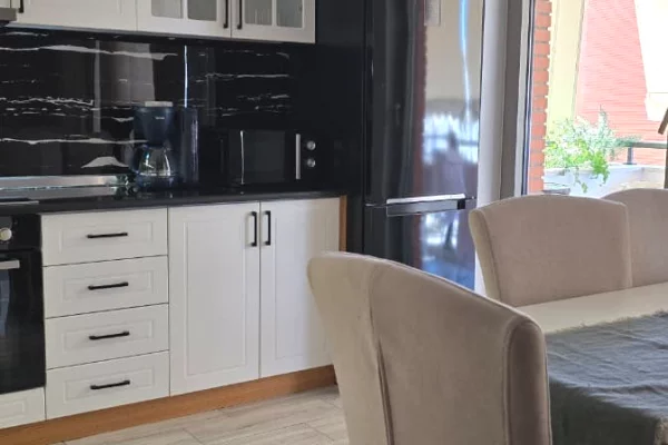 Shtepi me qera 2+1 ne Tirane - 1,200 Euro