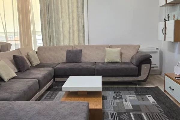 Shtepi me qera Apartament ne Tirane, 2+1, Mobilimi E mobiluar, Pagesa 1,200  Euro.