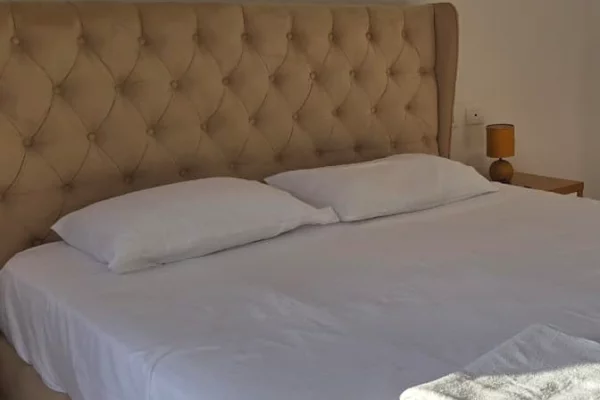 Shtepi me qera Apartament ne Tirane, 2+1, Mobilimi E mobiluar, Pagesa 1,200  Euro.