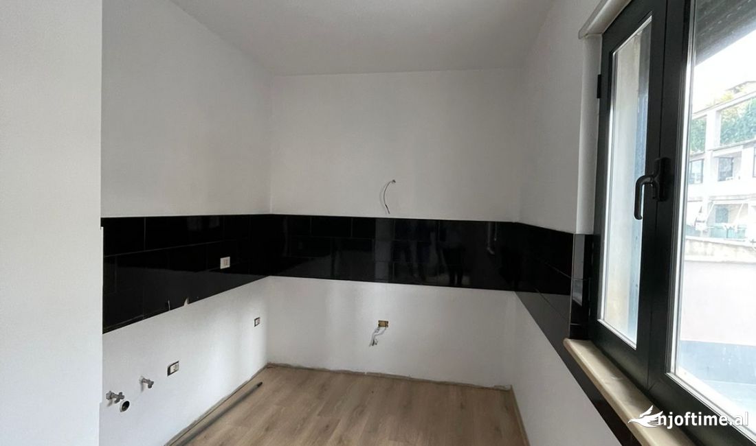 Jepet Ambient  per zyra  me Qera, mbrapa 15 kateshit