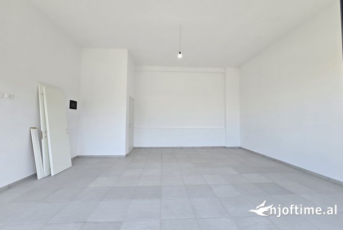 Ambiente Commerciale in Affitto 1+1 a Tirana - 500 Euro