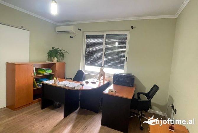 Ambiente Commerciale in Affitto 3+1 a Tirana - 650 Euro