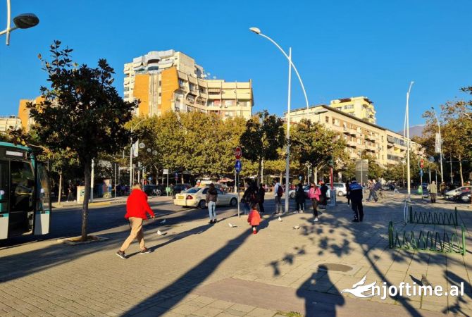 Ambiente Commerciale in Affitto 3+1 a Tirana - 900 Euro