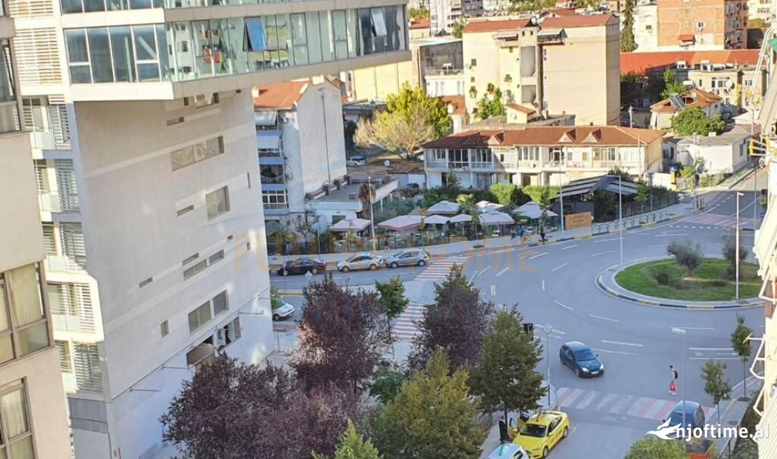 Ambient Biznesi per Shitje ne Komunen e Parisit, Tirane